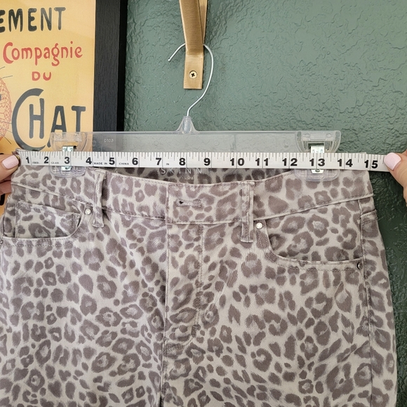 WHBM Leopard Print Pants - Picture 2 of 6